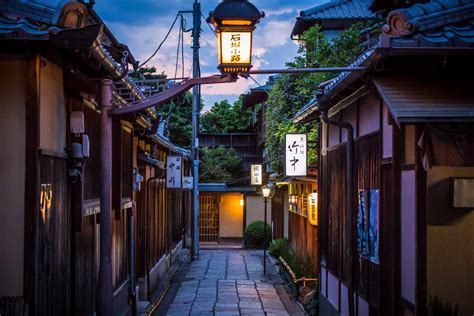 Gion Corner: Un Viaggio nel Fascino Tradizionale di Kyoto!