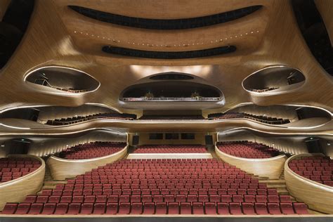 Il Grand Théâtre de Harbin: Un capolavoro architettonico e un palcoscenico per i sogni!