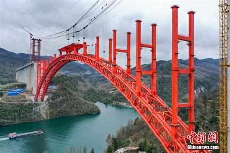  Il Ponte di Shiqian: Un capolavoro di pietra che sfida il tempo e la forza della natura!