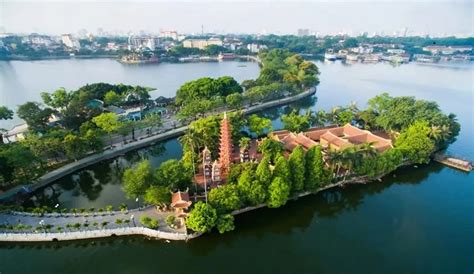 La Pagoda Tran Quoc Vietname: Un'Oasi di Pace nel Cuore Agitato di Hanoi!