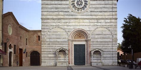 Il Complesso Monumentale di San Francesco: Un Tesoro Archeologico e Spirituale in Cuore ad Urbino!