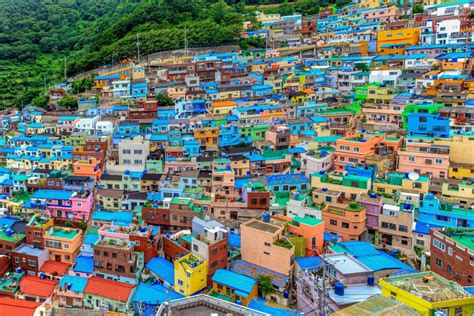  Il Gamcheon Culture Village: Un labirinto colorato ricco di arte e storia