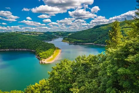  Il Lago Tewoo, Una Scintilla di Pace nel Cuore del Vibrante Lussemburgo