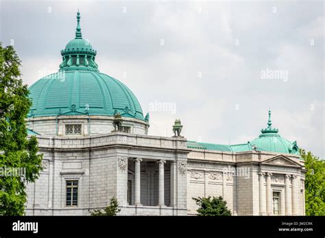   Il Museo del Tesoro di Ueno: Un Viaggio nel Passato Imperiale Giapponese!