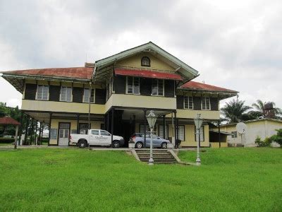 Il Museo Nazionale di Calabar! Un viaggio affascinante nella storia e nelle arti del sud-est della Nigeria!