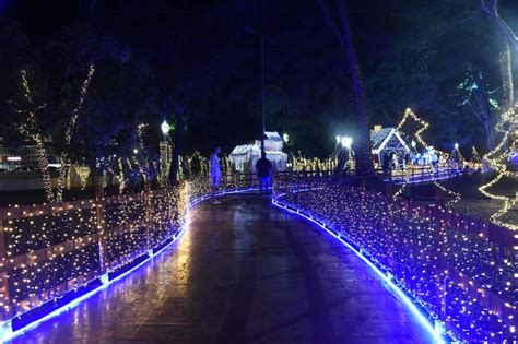 Il Parque de las Luces di Valledupar: Un Incantevole Labirinto Illuminato di Scultura e Fantasia!