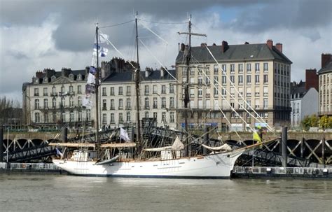  Il Quai de la Fosse: Immergiti nella Storia Marittima e nelle Delizie Gastronomiche di Quiberon!