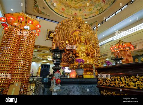 Il Tempio di Guanyin: Un gioiello antico immerso nella tranquillità verdeggiante!