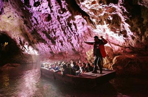 Le Grotte di Yongjing: Un Viaggio Nel Cuore della Terra Cinese!