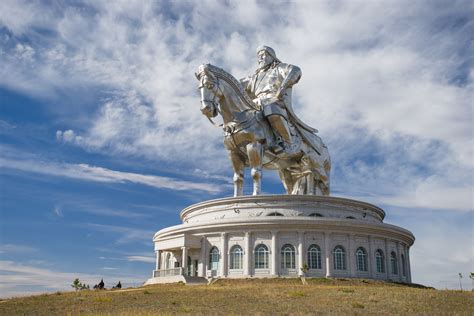   Il Mausoleo di Genghis Khan: Un viaggio epico attraverso la storia mongola