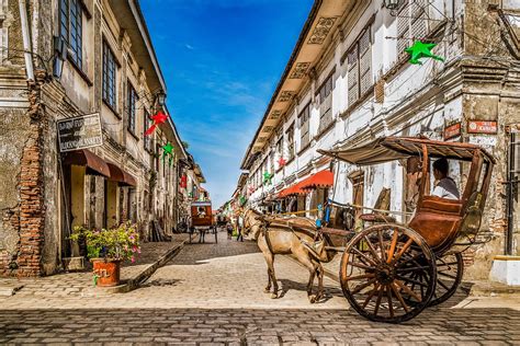  L'incredibile Calle Crisologo: Un viaggio nel tempo e un paradiso gastronomico a Vigan!